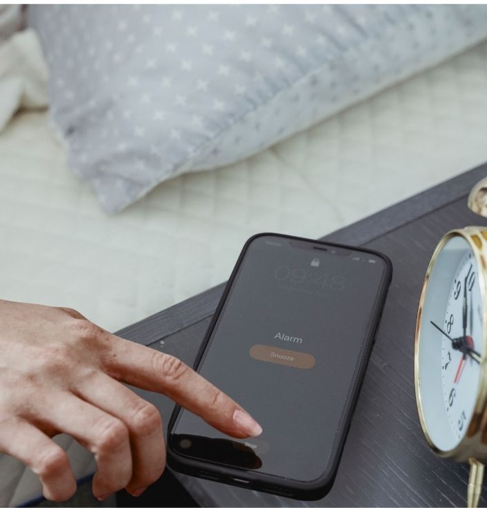 Smartphone calendar with a recurring weekly reminder for natural hair care.