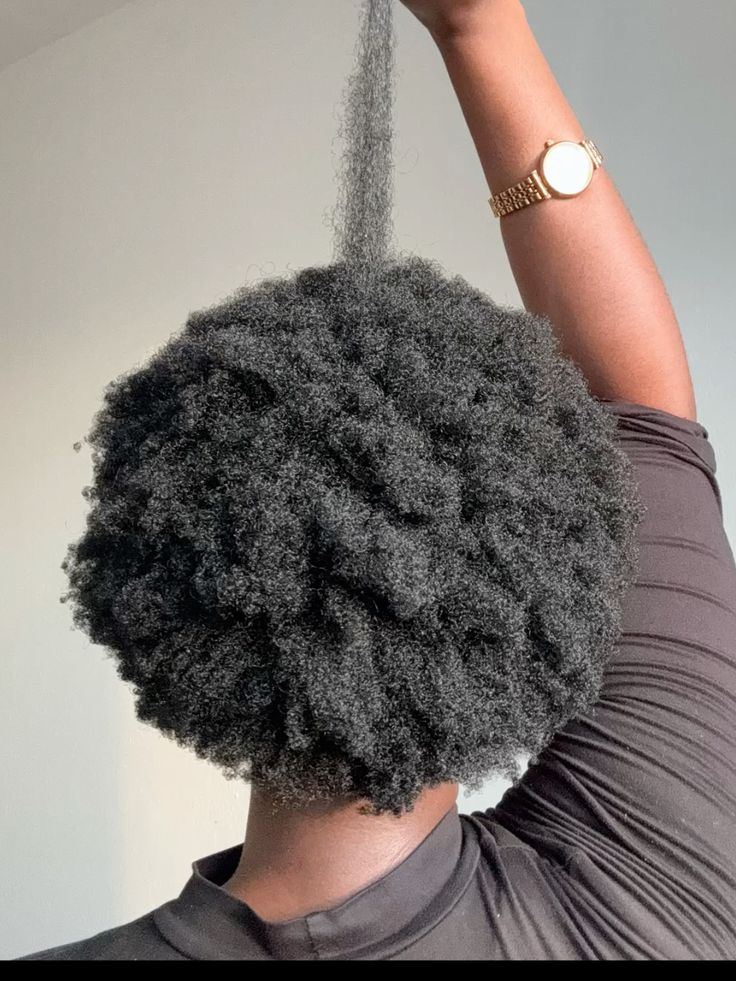 Comparison of stretched and unstretched healthy 4C hair.