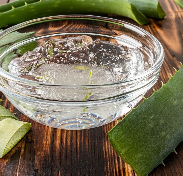 Fresh aloe vera conditioner for moisturizing natural 4C hair.