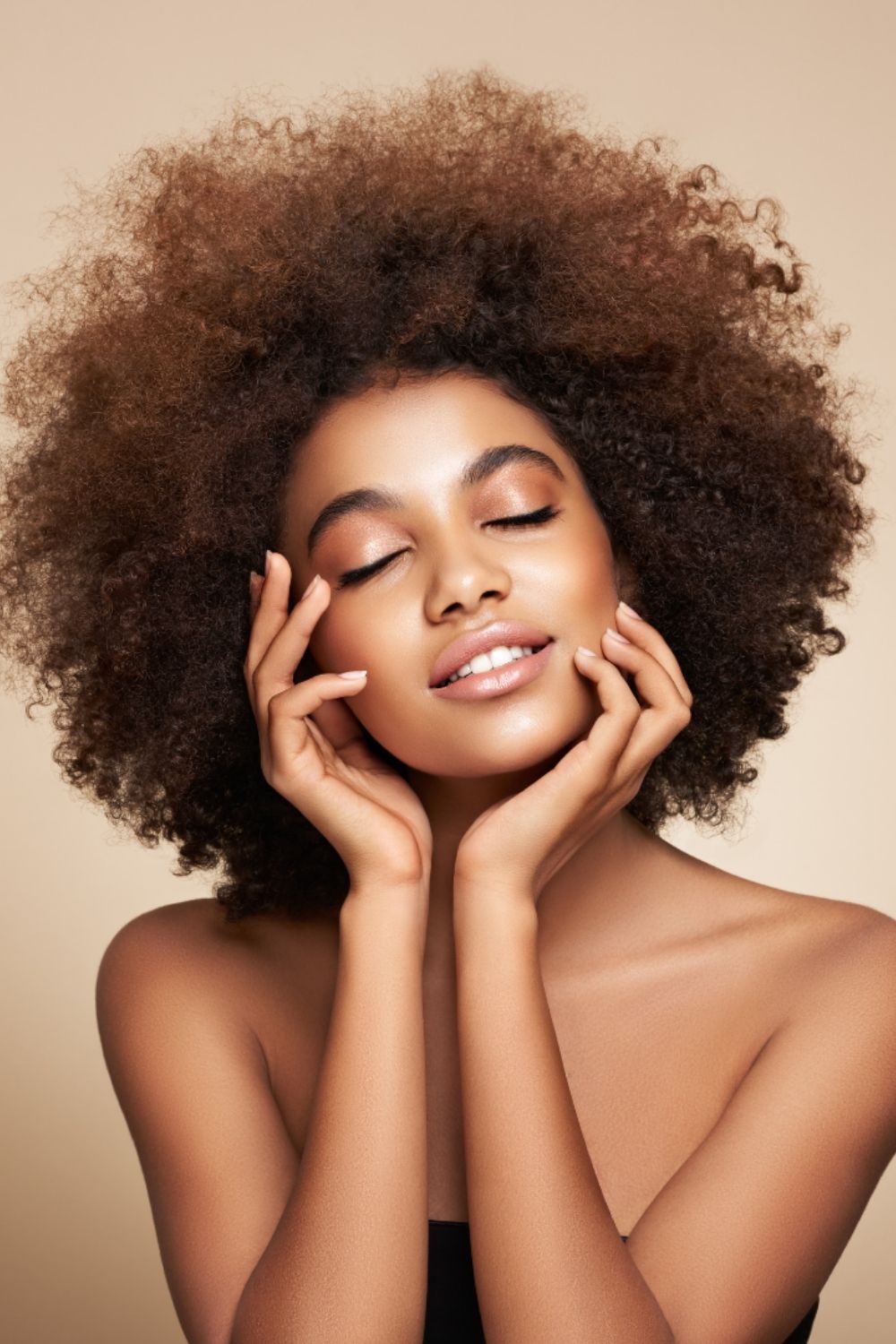woman posing with beautiful 4c hair