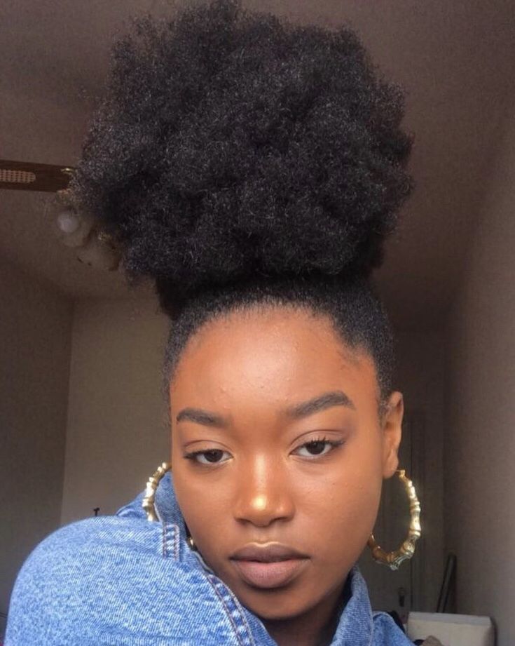 Crown puff hairstyle on natural 4C hair