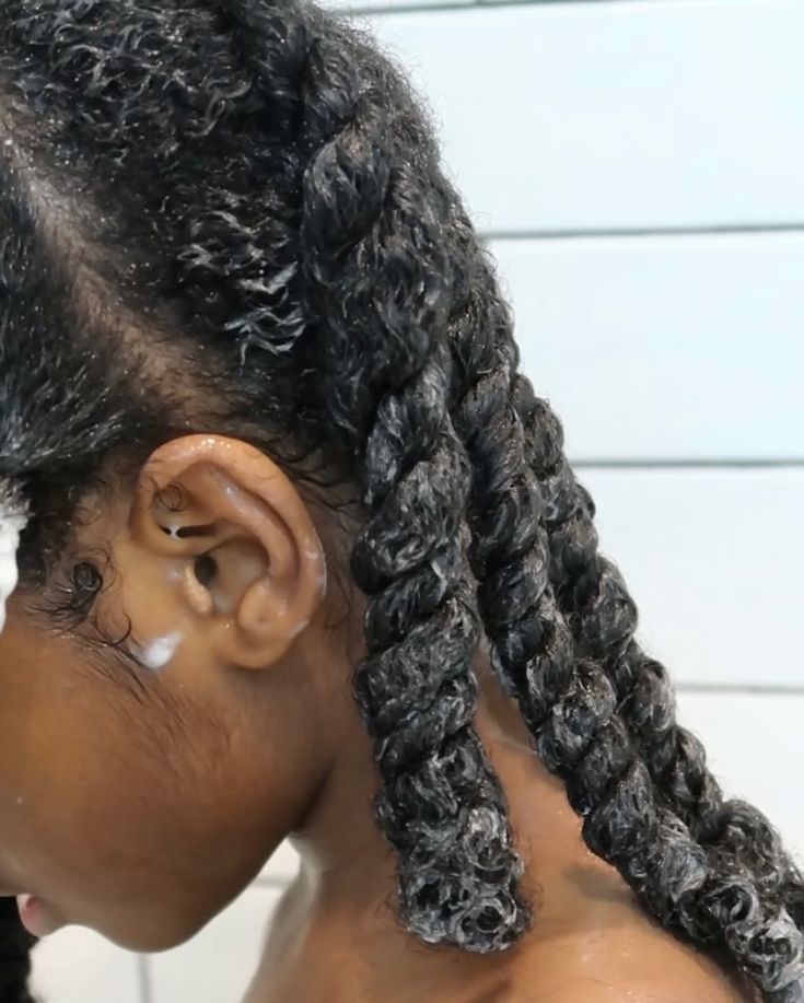 Woman deep conditioning natural 4C hair to help stop hair breakage.