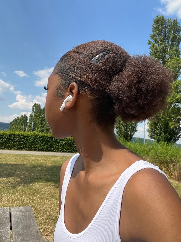 Low puff hairstyle for beginner natural hair.
