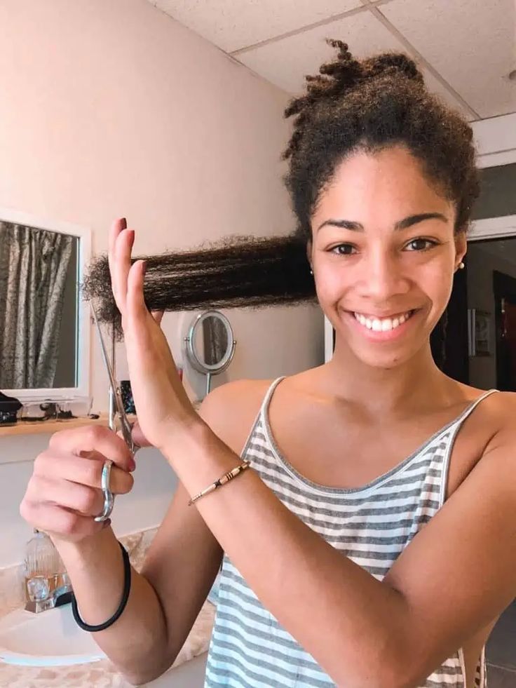 woman trimming off split ends