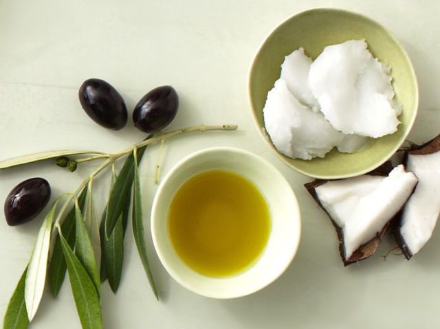 Coconut and jojoba oil blend for natural hair
