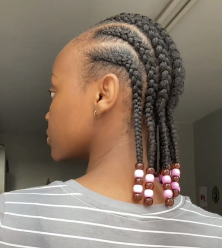 Natural protective 4C cornrows decorated with beads