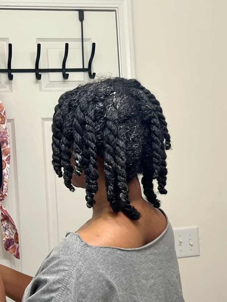 Deep conditioning treatment on natural 4C hair.