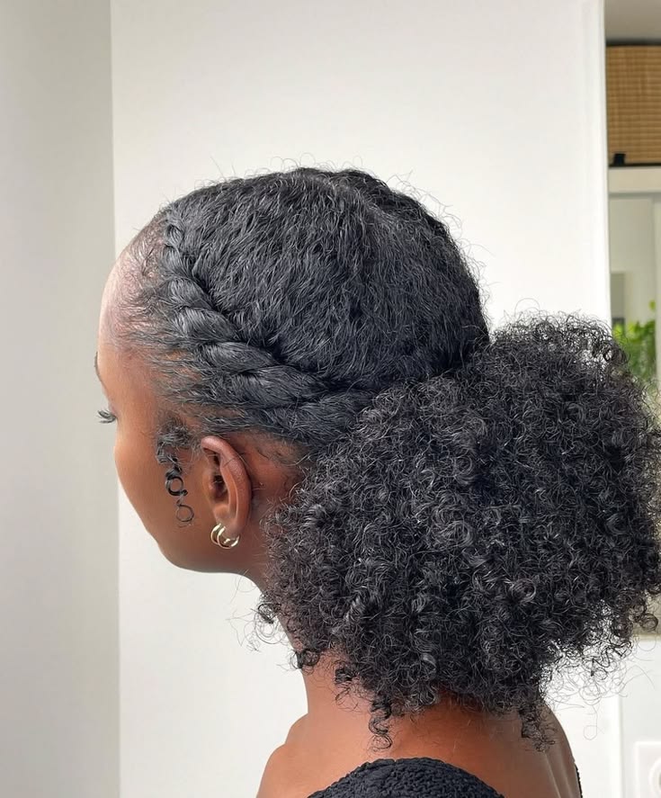 Natural 4C hair with flat twists and textured ponytail