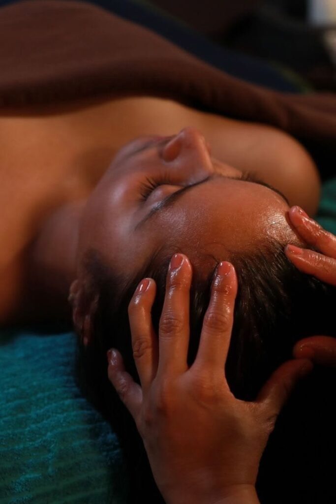 woman getting her sclp massaged