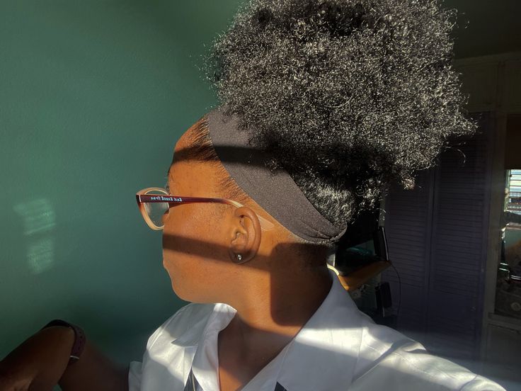 Natural 4C high puff with a fabric headband