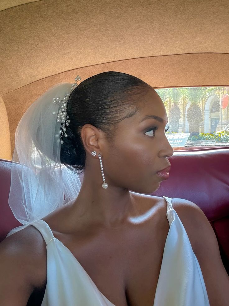 Natural 4C low bun with wedding veil