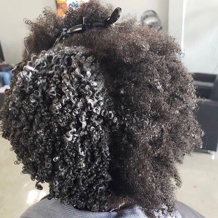 Leave-in conditioner sitting on the surface of low-porosity 4C hair.