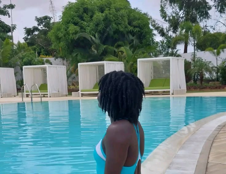 woman on a low manipulative style before swimming