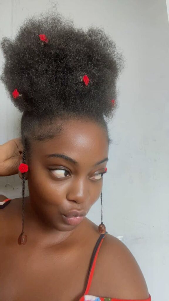 Natural 4C puff decorated with hair accessories