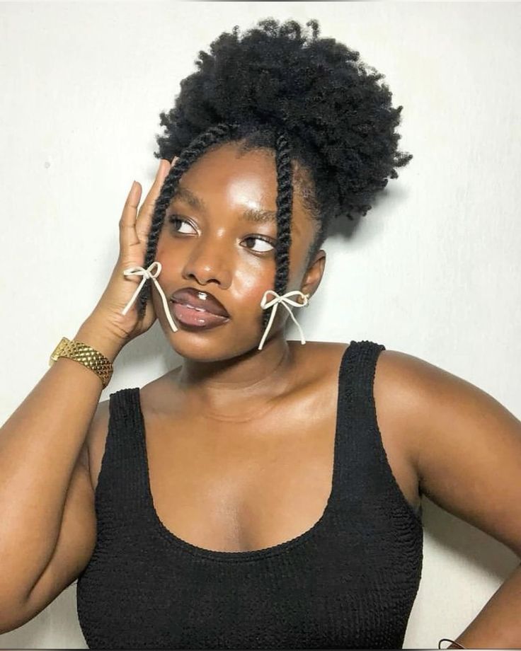 Natural 4C puff with two front twists