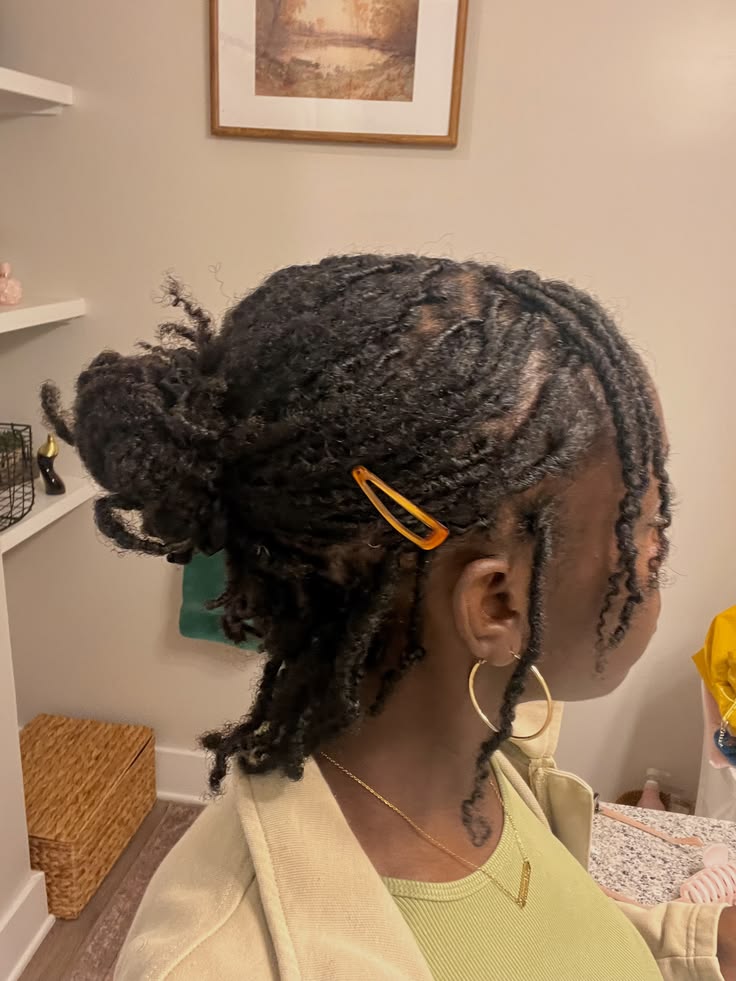 Simple protective hairstyles for healthy starter locs.
