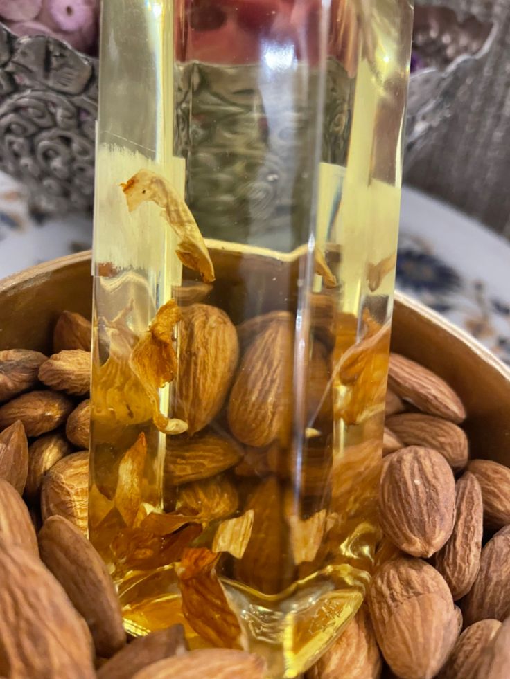 Sweet almond and grapeseed oil blend