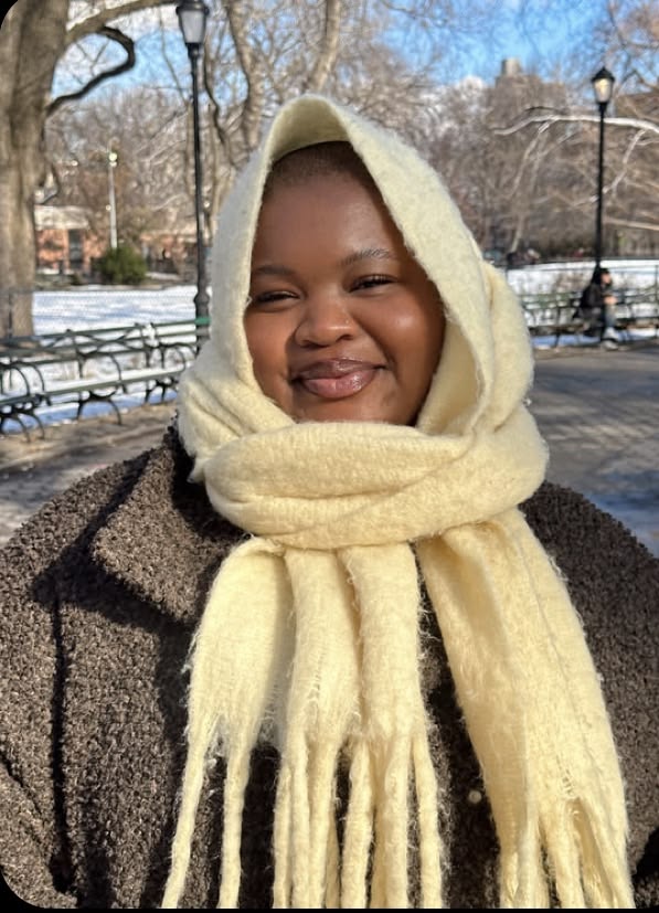 Natural 4C hair protected from winter dryness.