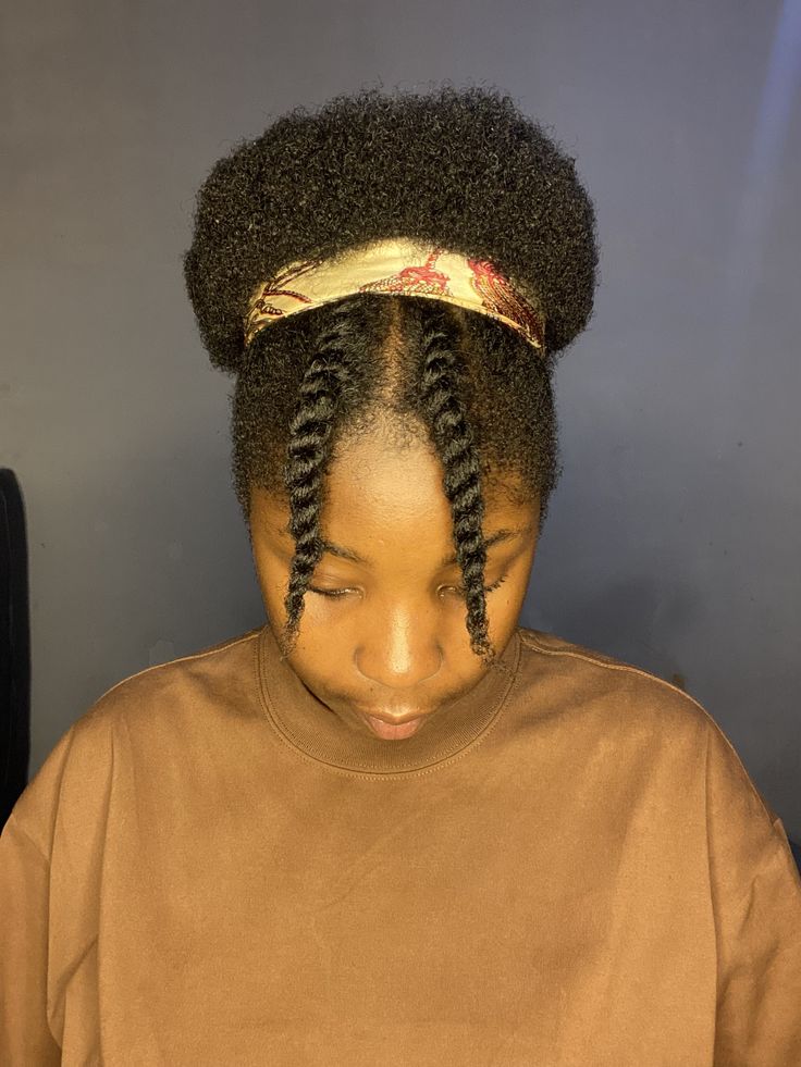 Natural 4C puff hairstyle with a flat twist bang