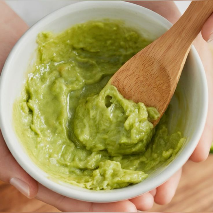 Fresh avocado and aloe vera blended into a creamy hair mask.