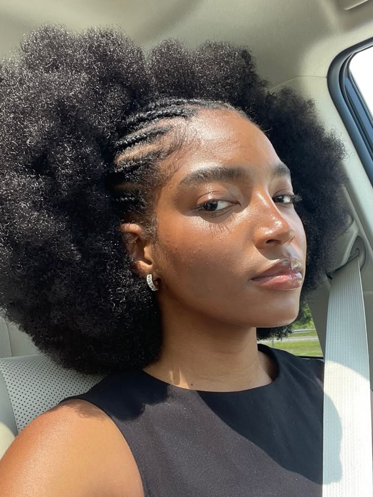 Natural 4C puff hairstyle with cornrows at the front