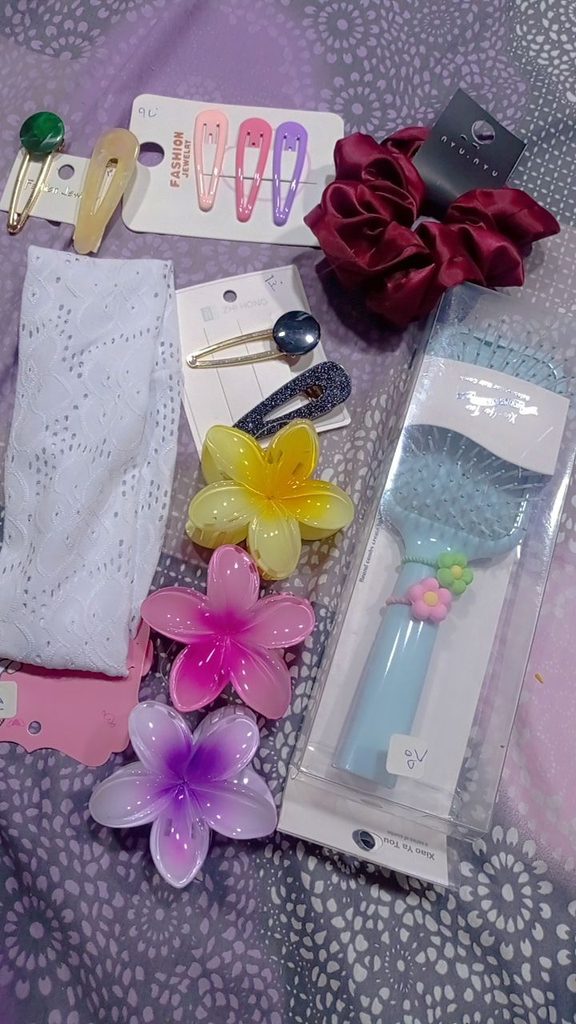 Gentle hair accessories arranged for natural 4C hair in fall