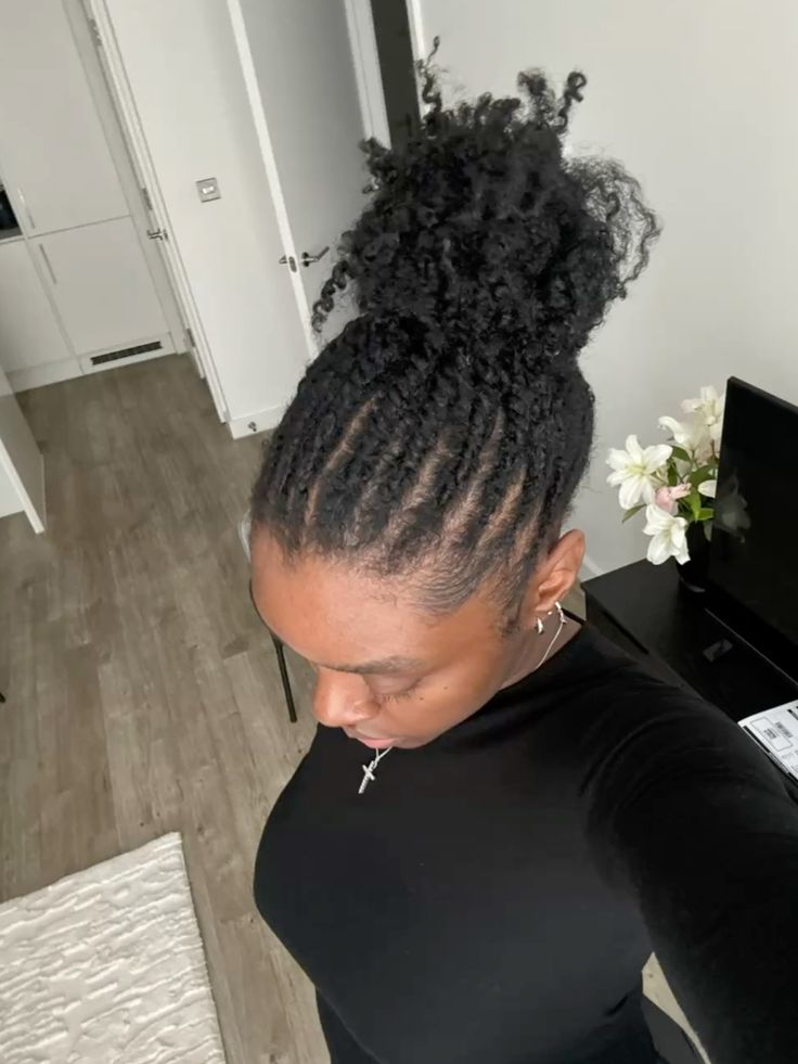 Flat-twist-out with stretched natural curls