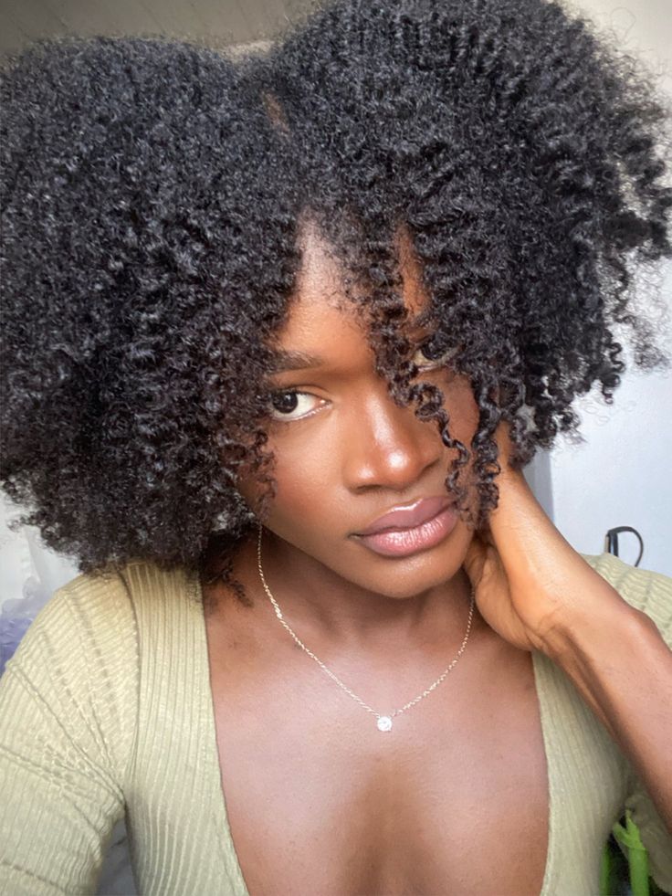 Twist-out with fluffy roots and defined curls
