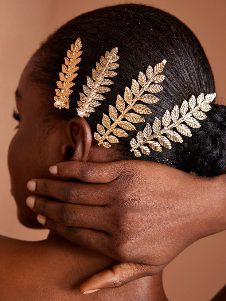 Natural hairstyle decorated with gold hair pins