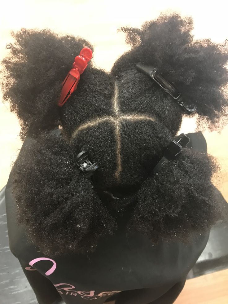 4c hair divided in section for effective coloring