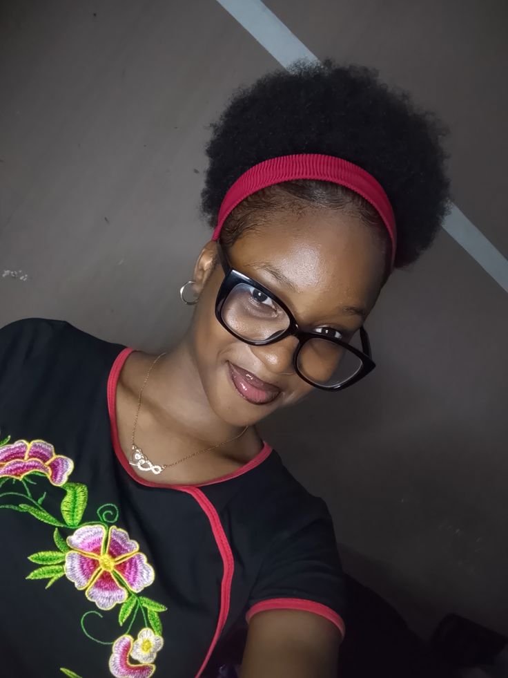 Natural 4C hair puff with headband for school