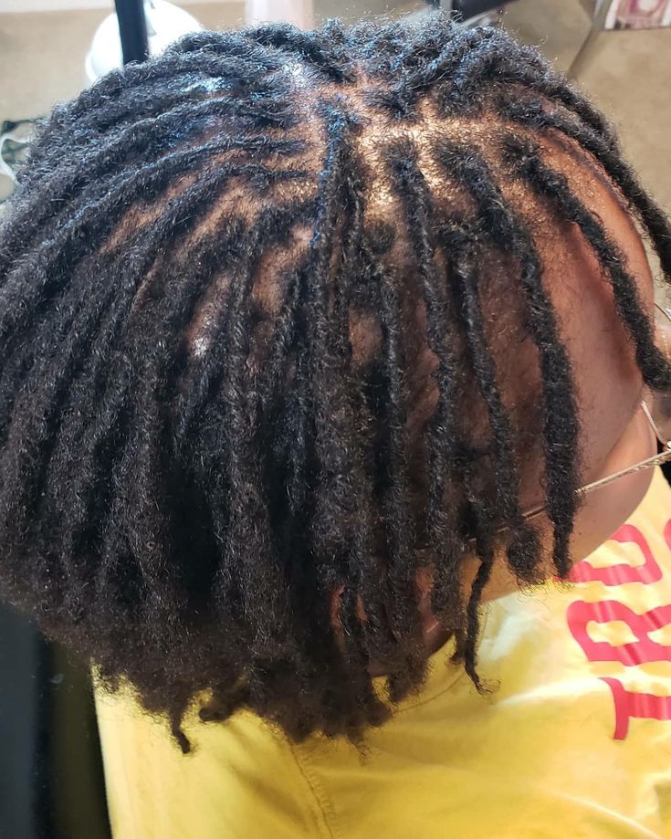 Starter locs created using an interlocking method