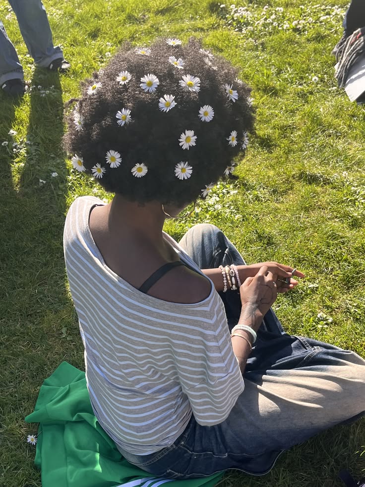 Natural 4C afro with flower hair clips