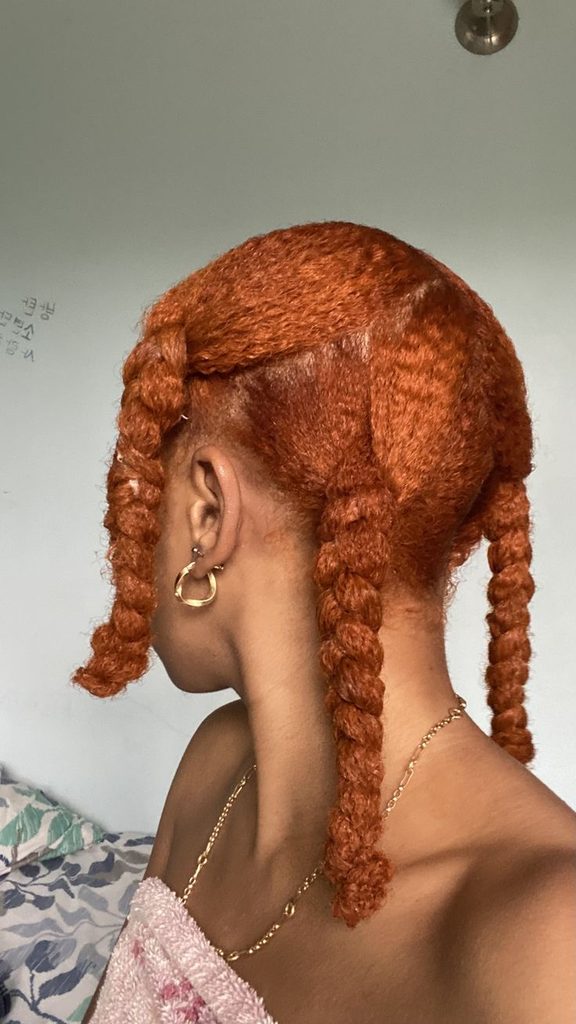 Woman wearing a loose low tension style with colored natural hair