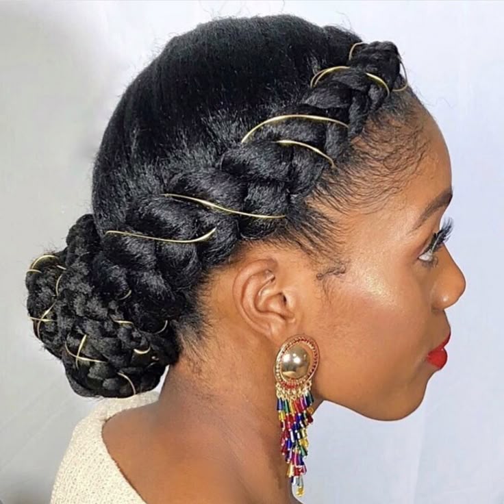 Natural braids decorated with metallic thread