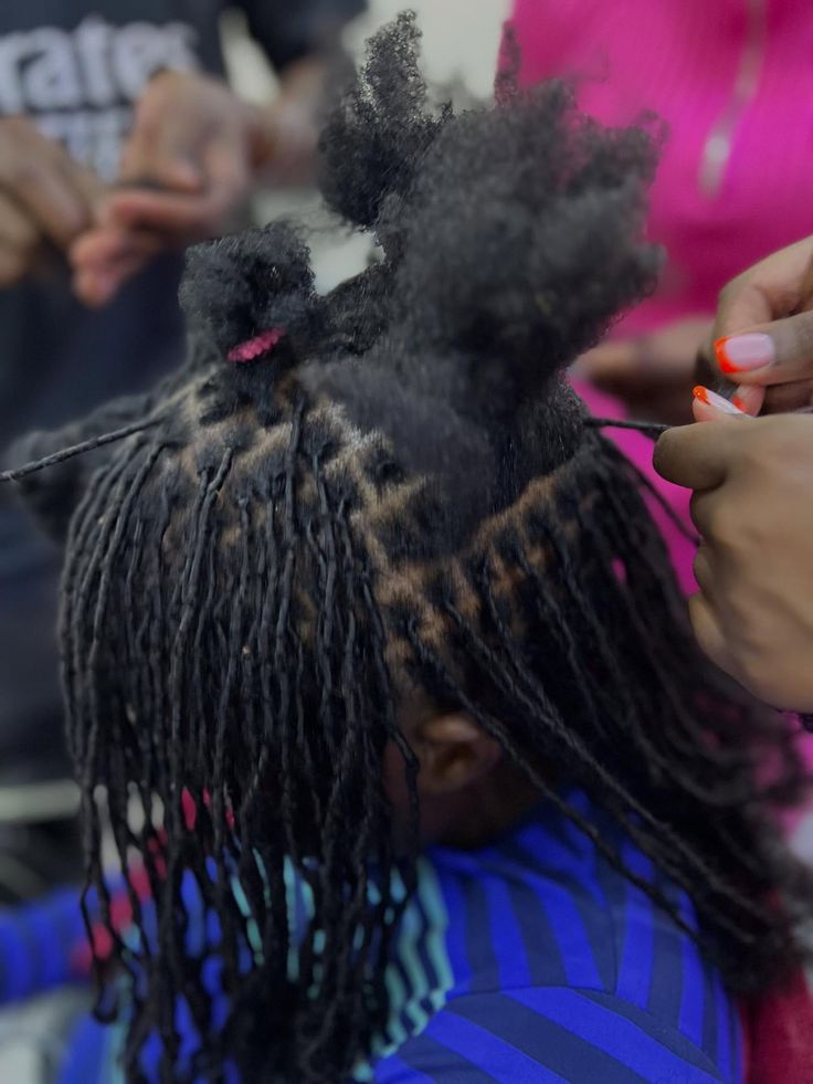 Long microloc installation session in a natural hair salon