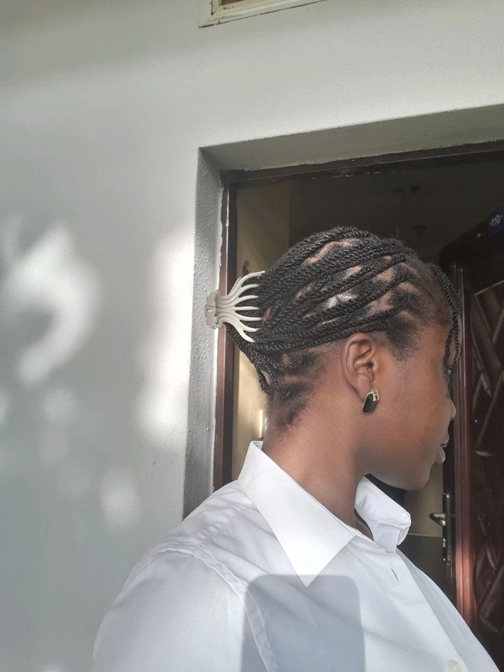 Natural hair decorated with mini claw clips