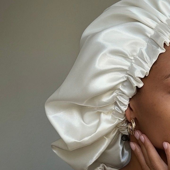 Woman preparing natural 4C hair for sleep during summer