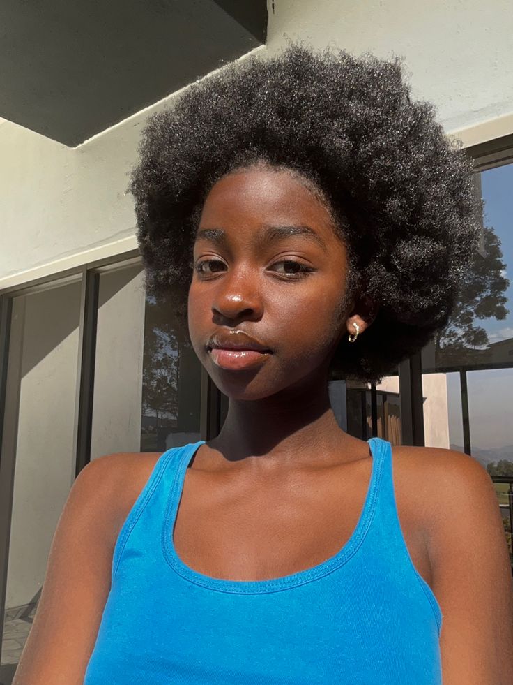girl on plain afro