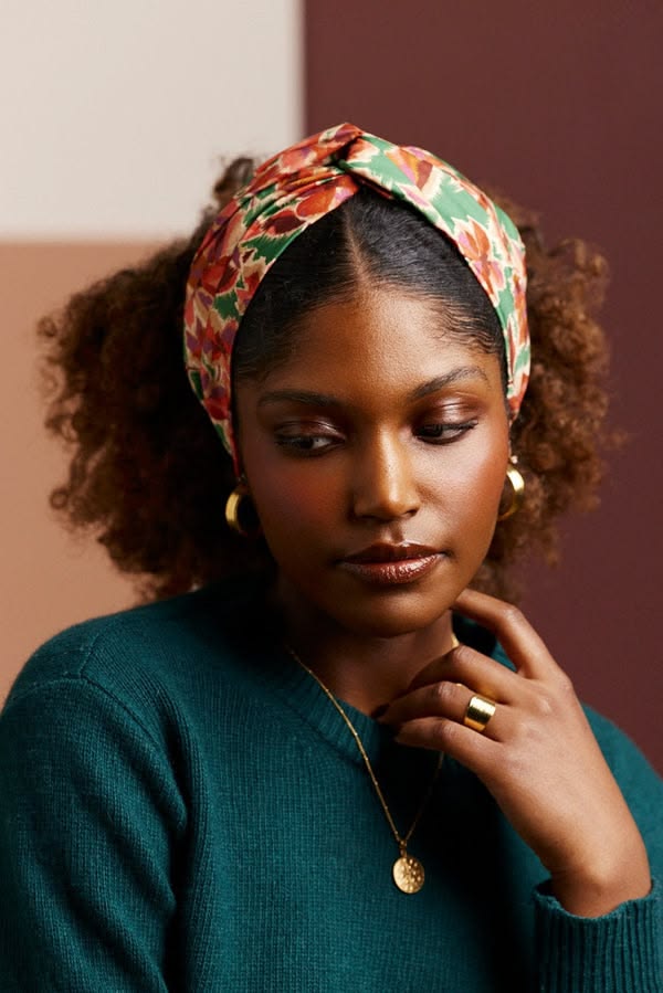 Woman wearing a printed headband with natural hair