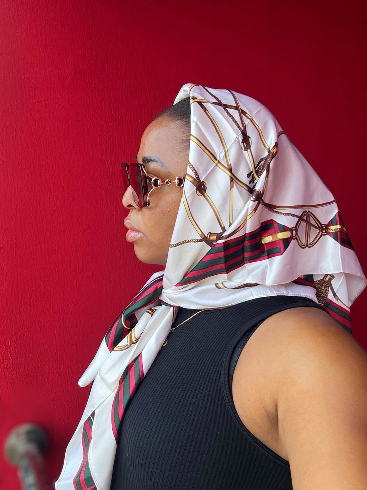 Natural 4C hair protected from friction with sartin scarf