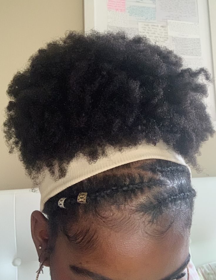 Natural 4C puff hairstyle decorated with gold hair cuffs