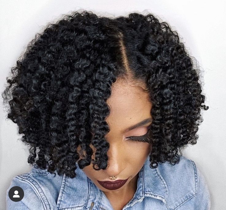 Short natural twist-out shaped into a bob