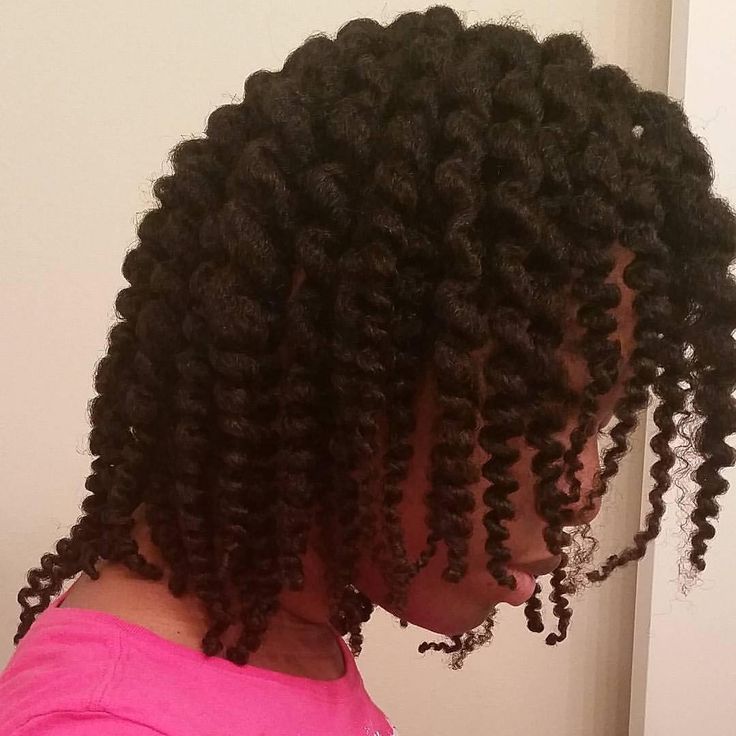 Defined twist-out hairstyle on transitioning natural hair